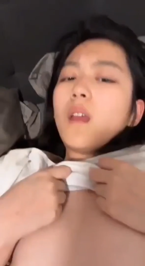 Adik Berkacamata Mesum