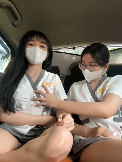 Dua Cewek BeautySpa Eira Show di Mobil