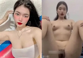 Tú Anh Pamer Memek Basah Kuyup yang Super Nikmat